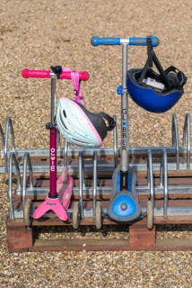 Safety helmets on children's scooters, UK