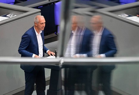 Christoph Schmidt (SPD) speaks on the Gaza war item on the agenda of the eleventh session of the