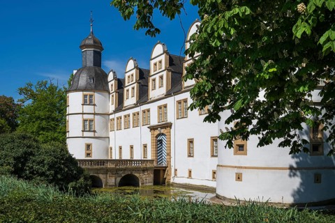 Neuhaus Castle, moated castle, prince-bishop's residence, Weser Renaissance, Paderborn, Westphalia,