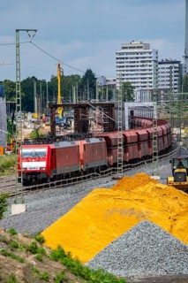 Reconstruction, extension of the Emmerich-Oberhausen railway line, three tracks, including 47 new