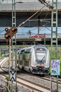 IC2 train, double-decker Intercity, on the line between Bochum and Dortmund, at Dortmund-Marten,