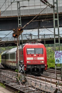 IC train, Intercity, on the line between Bochum and Dortmund, at Dortmund-Marten, multi-track line