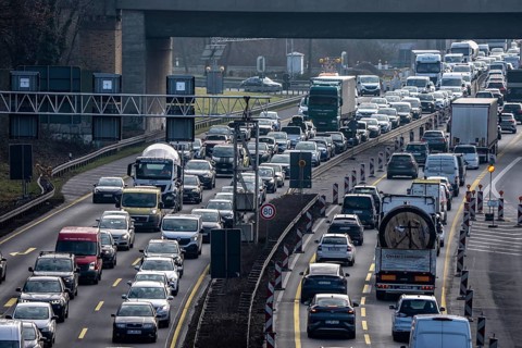 Traffic jam on the A43 motorway near Herne, left heading north, in front of the barrier system, the
