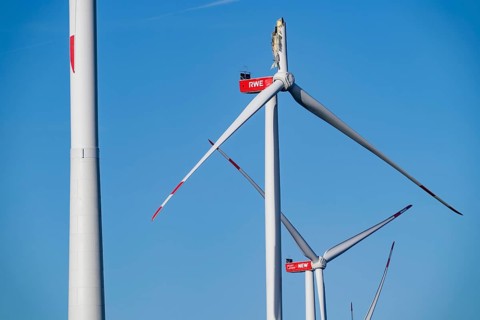 Defective wind turbine, bent rotor blade, in the Bedburg A44n wind farm, in the Garzweiler