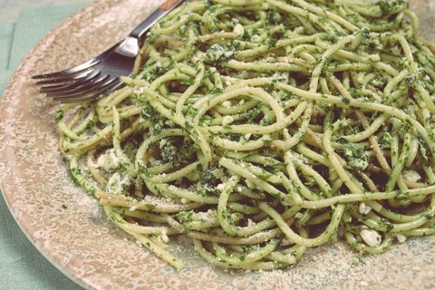 Spaghetti with pesto sauce, homemade, no people
