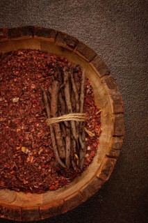 Madder dye, Endro, rhizome for coloring eggs, powder from the roots of endro with onion husks, in a