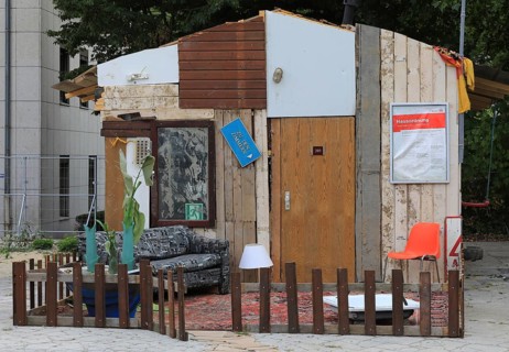 Ahrbnb, an installation by Rocco and his brothers, for the lack of state aid for the victims of the