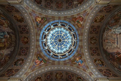 Ceiling dome with chandelier in the Archbishop's Residence of the National Yuri Fedkowych