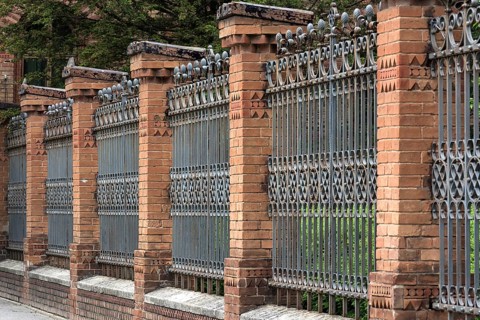 Fence of the National Yuri Fedkovych University, founded in 1875, Czernowicz, Ukraine