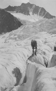Ice level on the Alpeiner Ferner glacier in March 1921, approx. 2400 m high, mountaineering in the