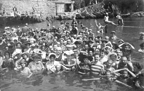 Large bathing group in a lake, woman, men, children, woman often in full clothing, swimwear, July