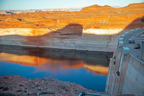 Page, Arizona - The water reservoir behind the Glen Canyon Dam is only 27 percent full. White rock