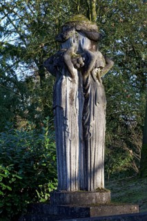 Tomb sculpture with female caryatids by sculptor Fritz Klimsch, Behrens grave site, Nordfriedhof