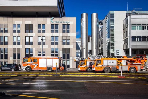 Fire service at Stuttgart Hospital. Fire trucks are parked in front of the building following a