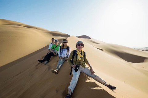 Tourist group in the desert, near Merzouga, Meknès-Tafilalet region, Erg Chebbi, northern Sahara,