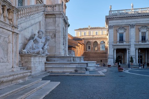 Fountain of the Goddess of Rome in front of the Senatorial Palace (Palazzo Senatorio), Piazza del