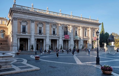 Palace of the Conservators (Palazzo dei Conservatori), tourists in Piazza del Campidoglio on the