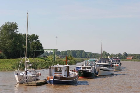 Boats, pleasure boats, pier, river Leda, water sports club, Rhauderfehn, East Frisia, Germany