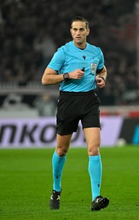 Referee Referee Javier Alberola Rojas (ESP) Gesture Gesture Football, UEFA EUROPA LEAGUE, MHPArena,
