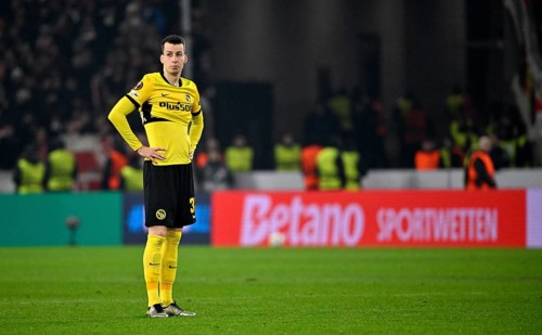 Sandro Lauper BSC Young Boys Bern (30) disappointed in the background perimeter advertising Logo