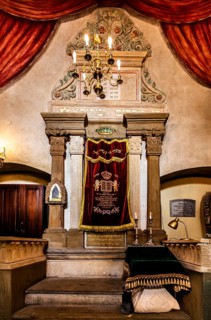 Torah shrine, Remuh Synagogue, 1553, one of two synagogues still in use today, Kazimierz Jewish