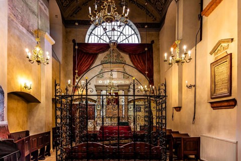 Bima, Remuh Synagogue, 1553, one of two synagogues still in use today, Kazimierz Jewish Quarter,