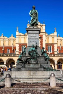 Rynek with Cloth Hall and Adam Mickiewicz Fountain, from 13th century, Main Market Square, landmark