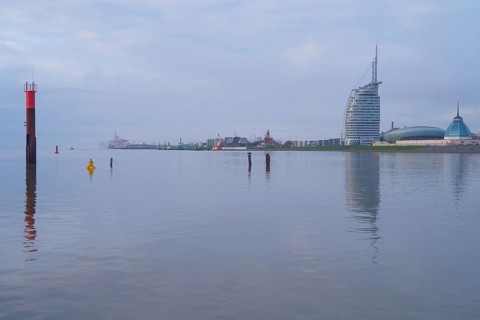 View across the Weser estuary to the Weser dike, Bremerhaven, Bremen, Germany
