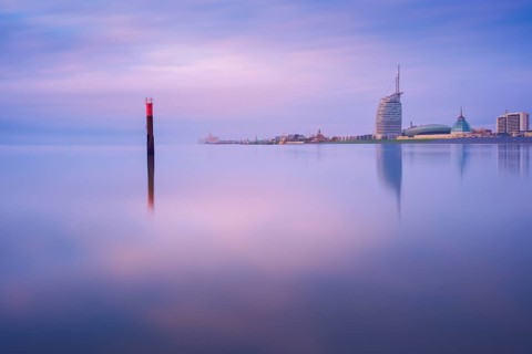 View across the Weser estuary to the Weser dike, Bremerhaven, Bremen, Germany