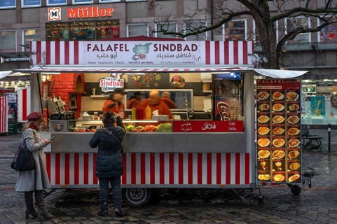Falafel stand in the pedestrian zone, Nuremberg, Mittelkfranekn, Bavaria, Germany