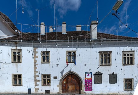 Matthias Corvinus House, 15th century, oldest building in the city, today Institute of Fine Arts,