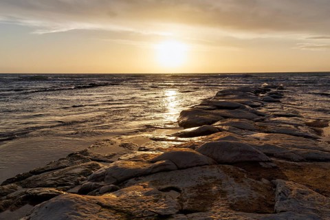 Rocky coast at sunset, Lido Scala dei Turchi, Realmonte, Agrigento, Sicily, south coast,