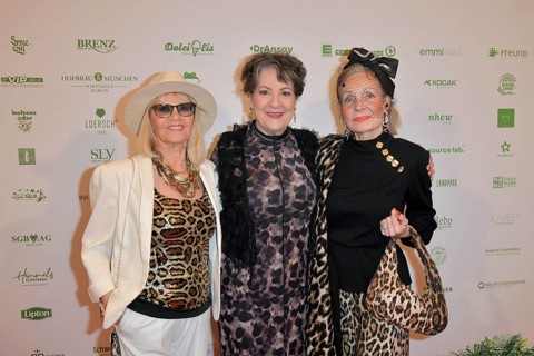Rena Bilsbury (Les Humphries Singers), Helene Schneidern and Karin Gräfin Sassoli de Bianchi de