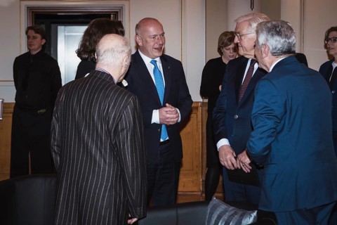 Daniel Barenboim, Kai Wegner, Frank-Walter Steinmeier and Joachim Gauck in front of a dinner in