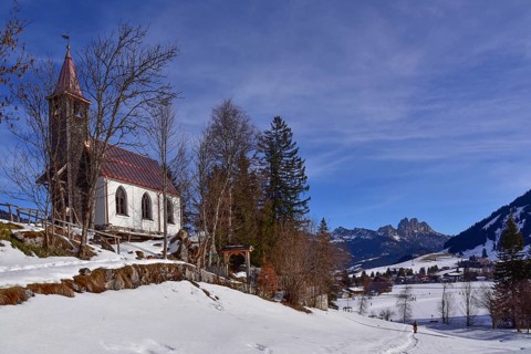 The Lourdes Chapel above Tannheim in the background the Rote Flüh, the Gimpel and the Köllnspitze,