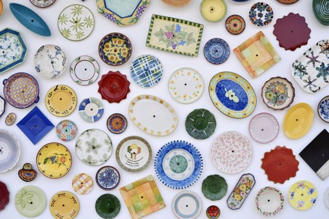 House wall with traditionally painted ceramic plates, Vila do Bispo, Algarve, Portugal
