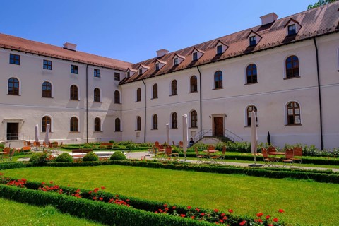 Innenhof, Kloster Seeon, Chiemgau, Upper Bavaria, Bavaria, Germany