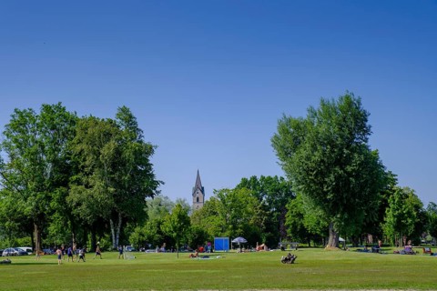 Freibad, Strandbad, Sunbathing lawn, Seebruck am Chiemsee, Chiemgau, Upper Bavaria, Bavaria,