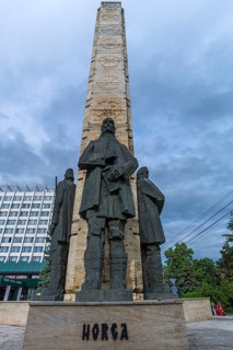 Horea, Closca and Crisan statue by sculptor Ion Vasiliu, depicting the three leaders of the peasant