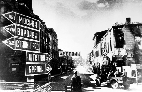 Szczecin, Russian road signs in the streets: 142 km to Berlin, April 1945