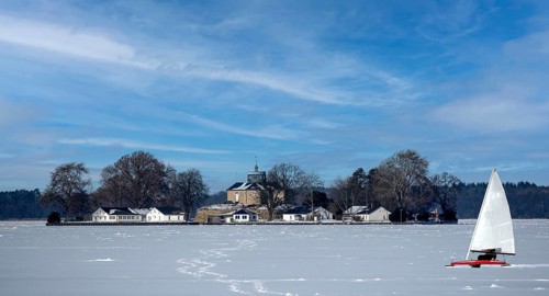 Wilhelmstein island in the Steinhuder Meer winter snow frozen over with ice sailor Steinhude