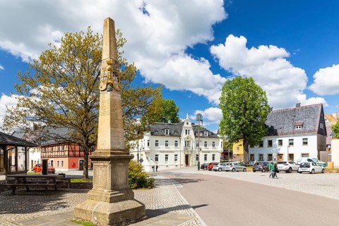 Town Hall and Elector Saxon Post Mile Column on Bärenstein Market Square, Altenberg, Eastern Ore