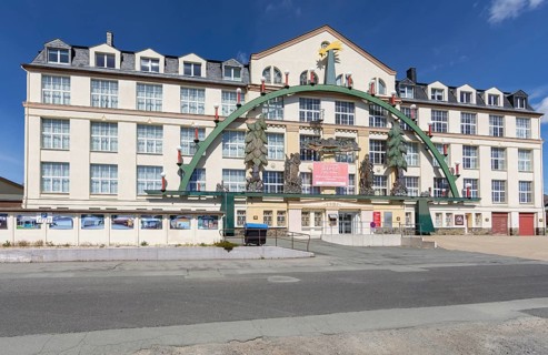 Largest light arch in the world, Erzgebirgischer Schwibbogen on the façade of an industrial