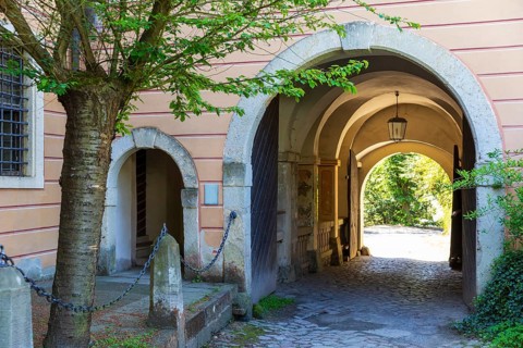 Gate crossing at Landschloss Zuschendorf, Pirna, Saxony, Germany