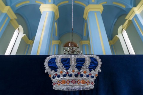 Crown on a cloth in the restored Choral Synagogue, built from 1842-1865, Drochobych, Ukraine