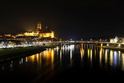 City view with Albrechtsburg, cathedral, Elbe and old Elbe bridge at night, Meissen, Saxony,