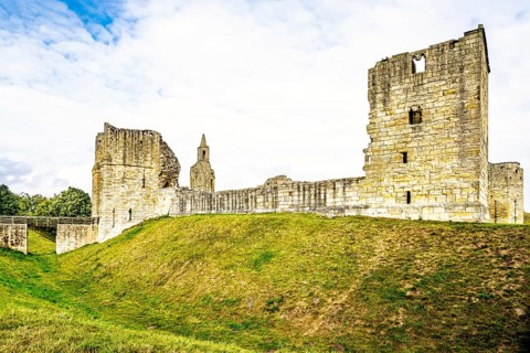 Ruins of Warkworth Castle, River Coquet, Warkworth, Northumberland, England, UK