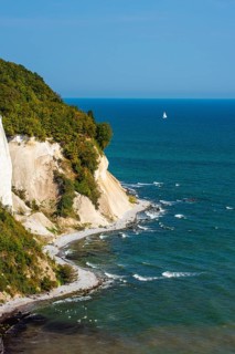 View of chalk cliffs in Jasmund National Park on Rügen, sailboat, Sassnitz, Rügen,