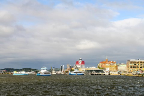 View of Gothenburg harbour with boats and municipal buildings under cloudy sky, Gothenburg, Västra