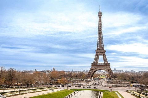 Eiffel tower rising above trocadero gardens, iconic paris skyline and historic monument framed by